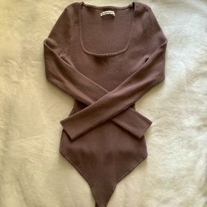 Women’s Abercrombie & Fitch Ribbed Square Neck Long Sleeve Bodysuit | XS | Brown